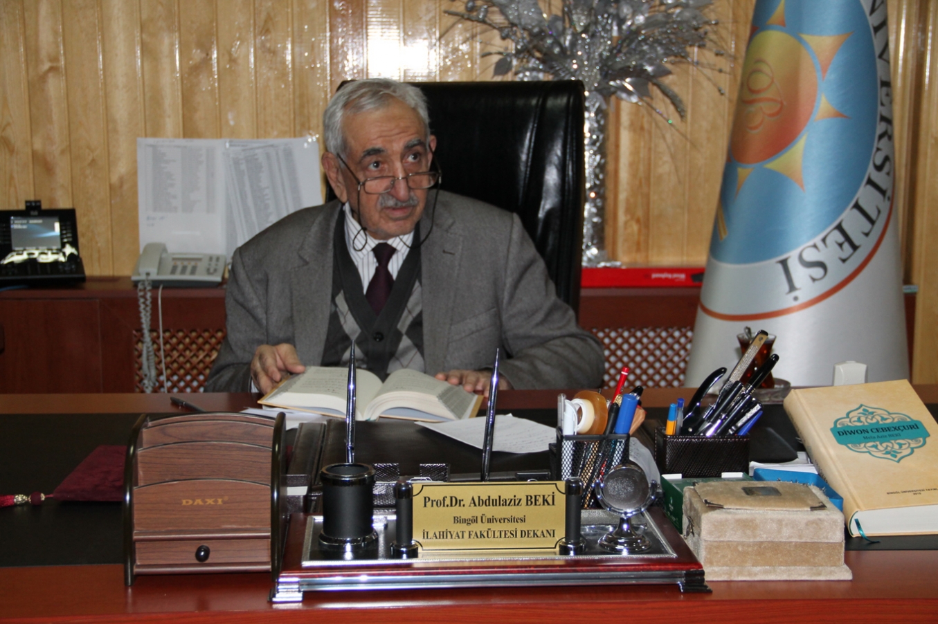 “Diwon Cebexçuri ilk Zazaca divan olma özelliği taşıyor” “Diwon Cebexçuri ilk Zazaca divan olma özelliği taşıyor”